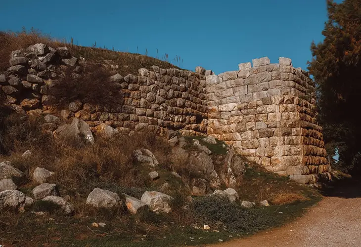 Ancient Asini citadel stone walls from a sideview